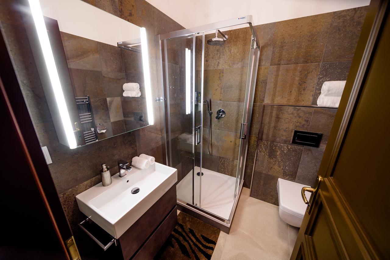 Fifty Shades Of Gray Studio, City Center ฮราเดตสคราโลเว ภายนอก รูปภาพ